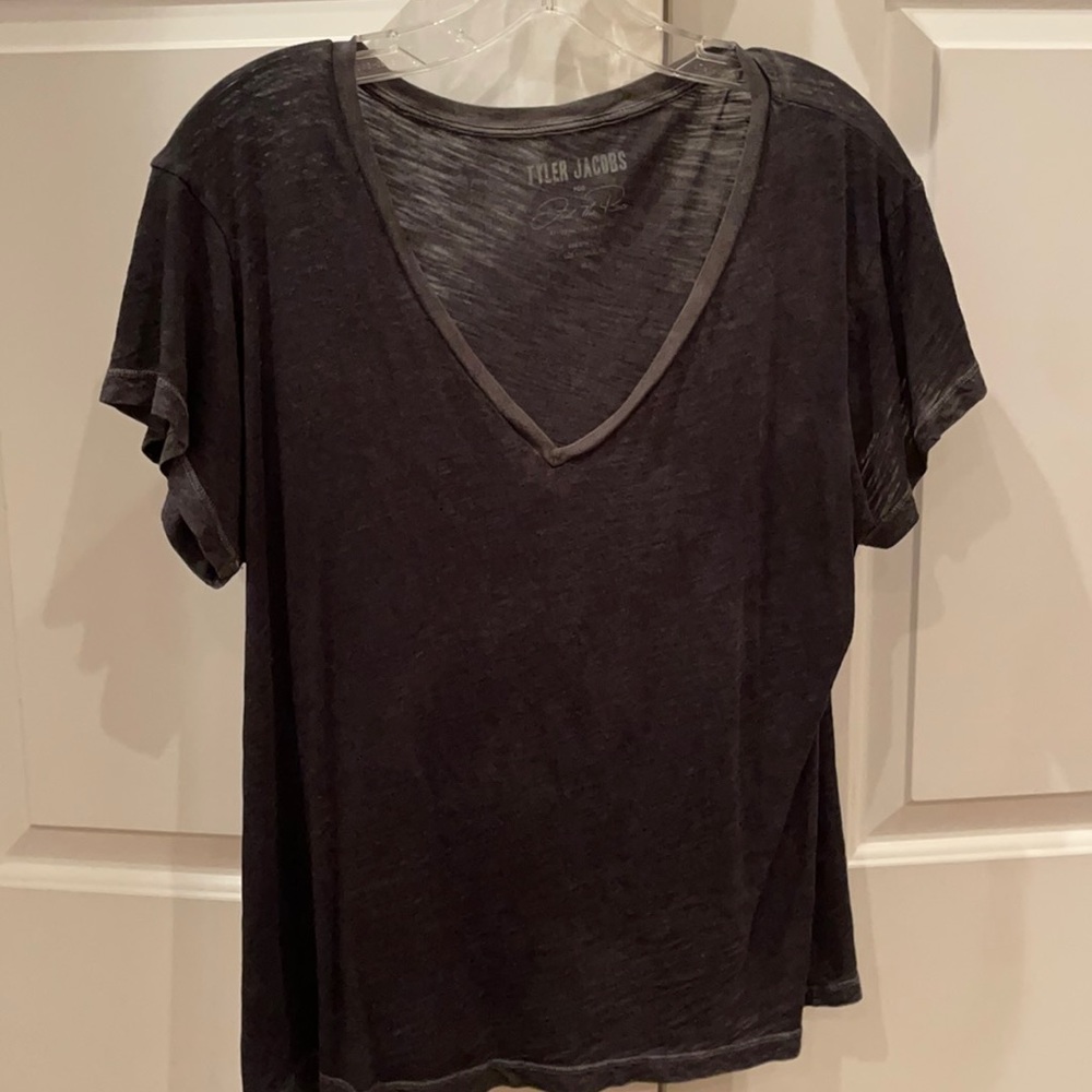 Feel the Piece v neck size XS/S. EUC
